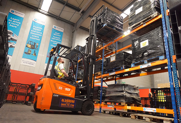 A-Forklift-driver-trainee-at-Mainstream-Training